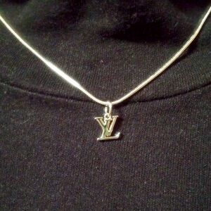 LV Fashion Jewelry Women's Necklace in Silvertone